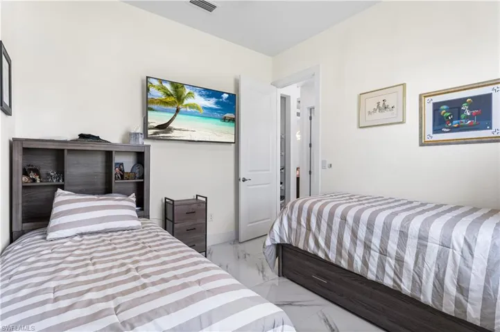 Guest bedroom 1.