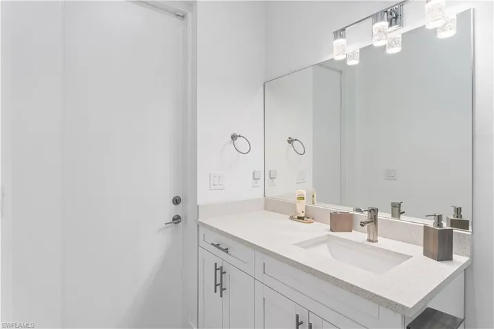 Pool bath (3rd bathroom).