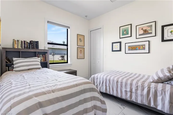 Guest bedroom 1.