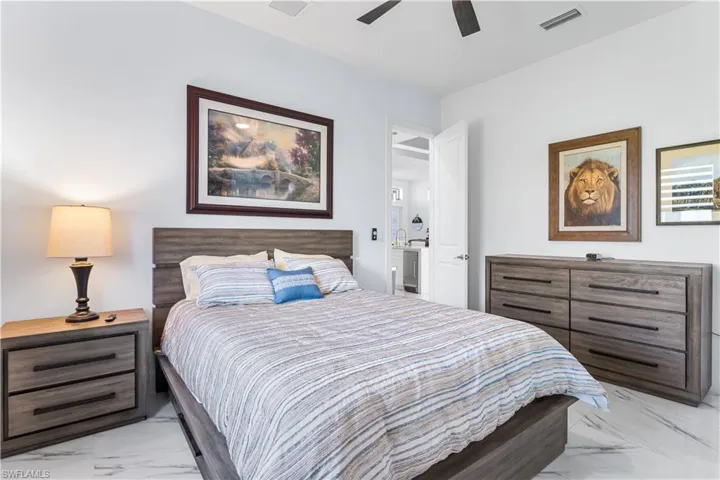 Guest bedroom #2, with en-suite bathroom/pool  bath.
