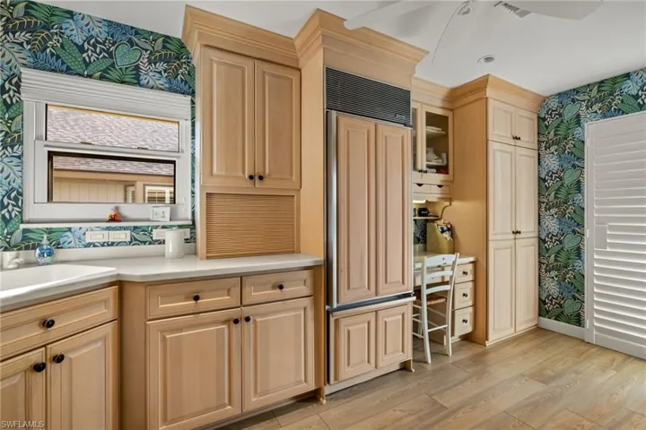 Kitchen/Built-in Desk