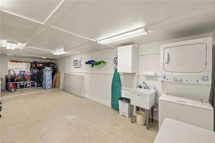 Storage/Laundry