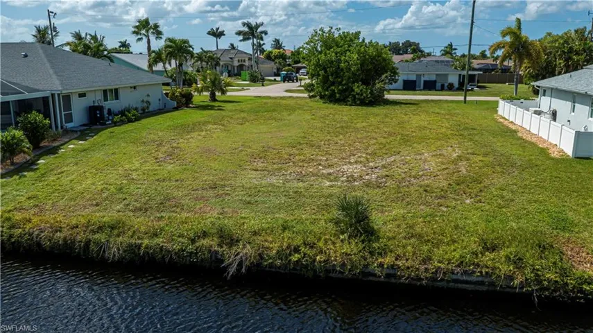 Ready-to-build waterfront homesite