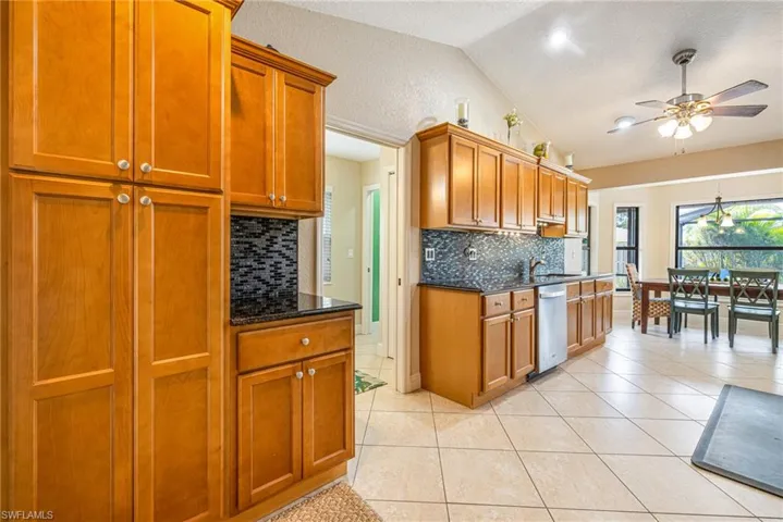 2240 Se 27th Ter, Cape Coral, Florida 33904
