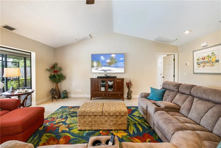 2240 Se 27th Ter, Cape Coral, Florida 33904
