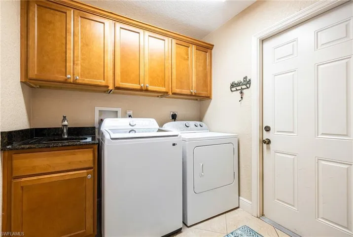 2240 Se 27th Ter, Cape Coral, Florida 33904