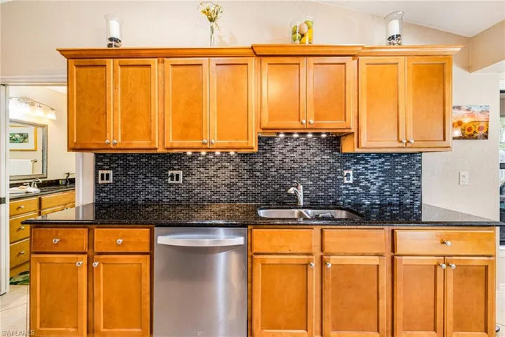 2240 Se 27th Ter, Cape Coral, Florida 33904