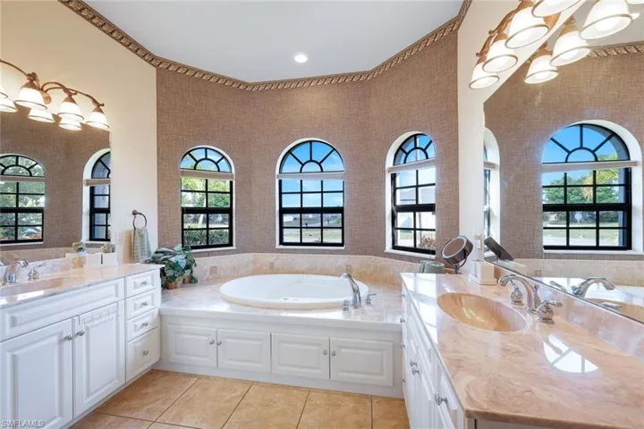 602 Nw 3rd Ave, Cape Coral, Florida 33993