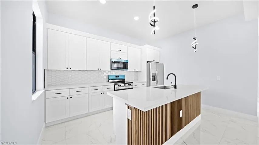 2220 9th Pl, Cape Coral, Florida 33909