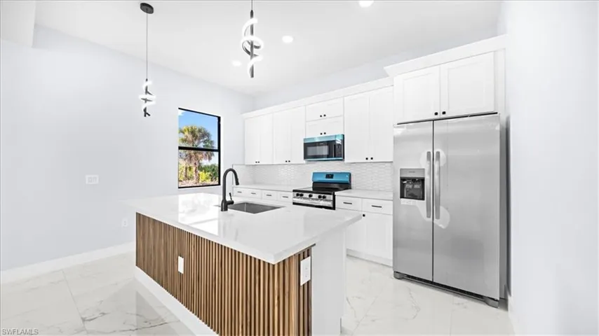 2220 9th Pl, Cape Coral, Florida 33909