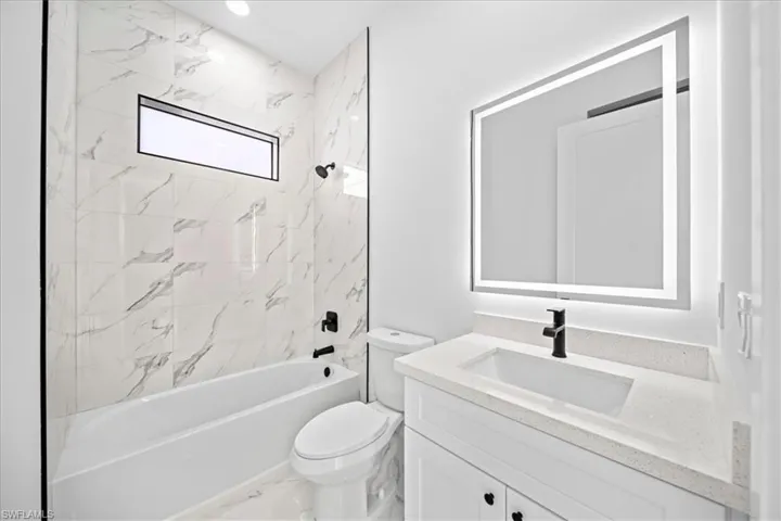 2220 9th Pl, Cape Coral, Florida 33909