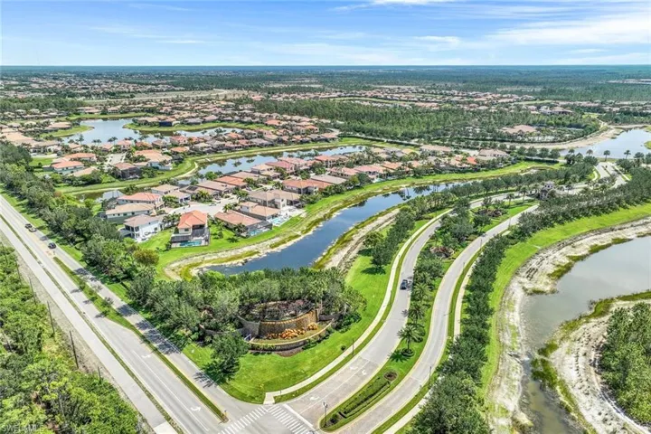 Bird's eye view featuring a lake view