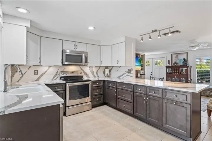 Completely renovated in 2023, the chef’s kitchen offers solid wood cabinets with pull-out drawers, Cambria quartz countertops, and brand-new stainless-steel appliances.