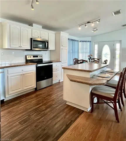 333  Shrub S LN, North Fort Myers, FL 33917
