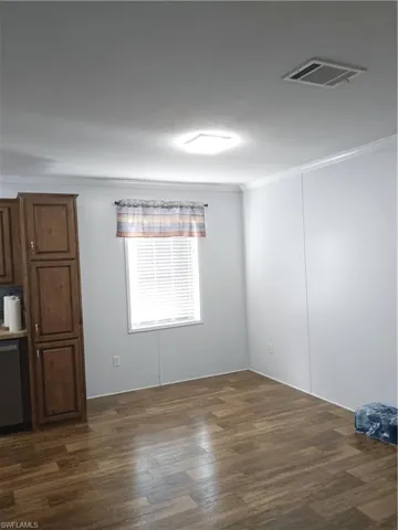 adj to kitchen