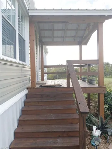 View of front porch/deck
