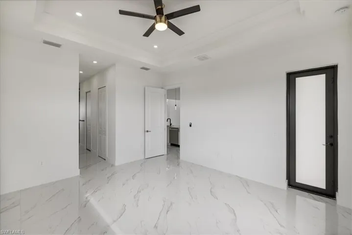 Master room featuring baseboards, a tray ceiling, visible vents, and recessed lighting