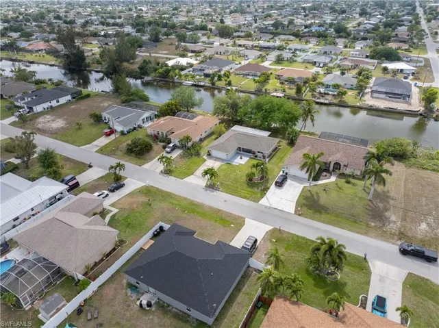 Bird's eye view featuring a residential view and a water view