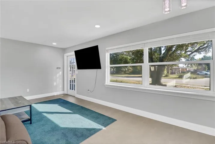 Unfurnished room featuring baseboards and recessed lighting