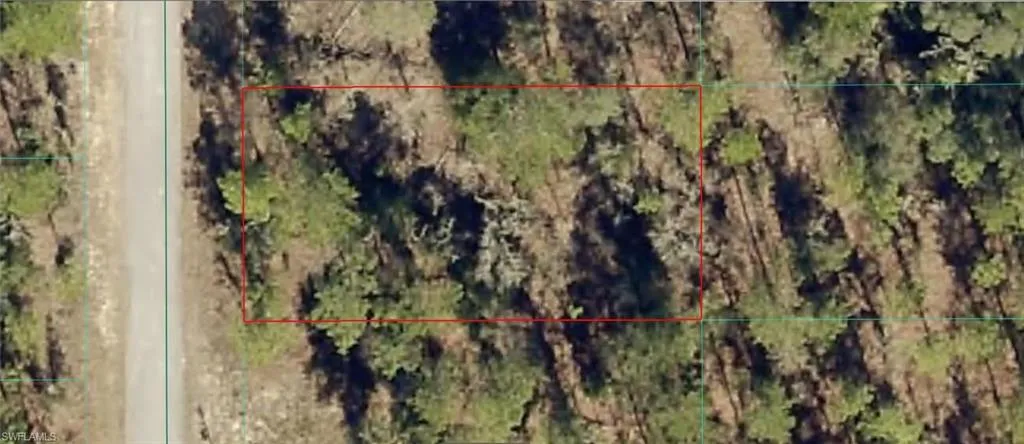 Property Parcel Map. Delineating the boundary of the property from an aerial perspective