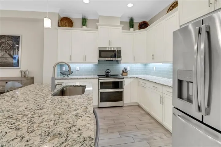 5782  Highbourne  DR, Naples, FL 34113