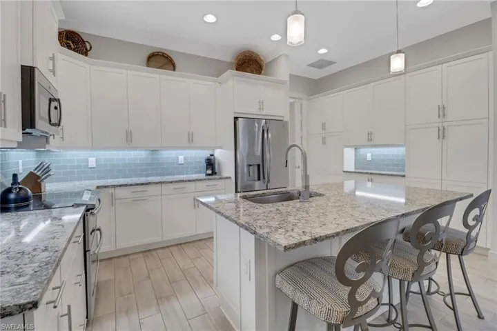 5782  Highbourne  DR, Naples, FL 34113