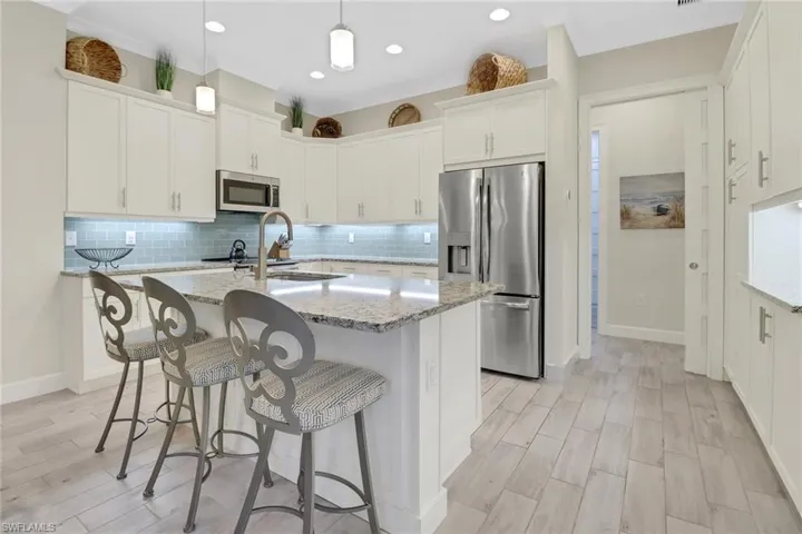 5782  Highbourne  DR, Naples, FL 34113