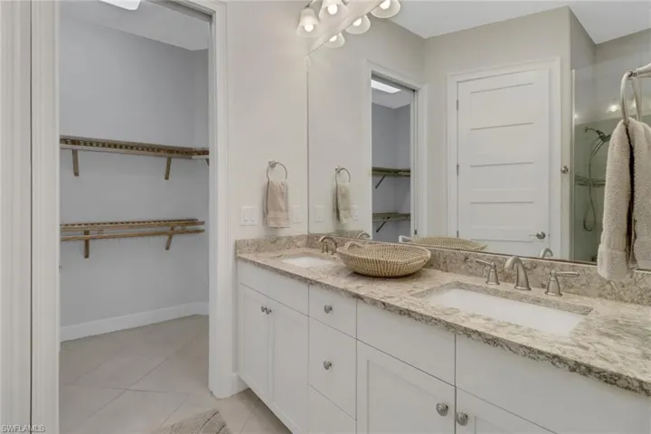 5782  Highbourne  DR, Naples, FL 34113