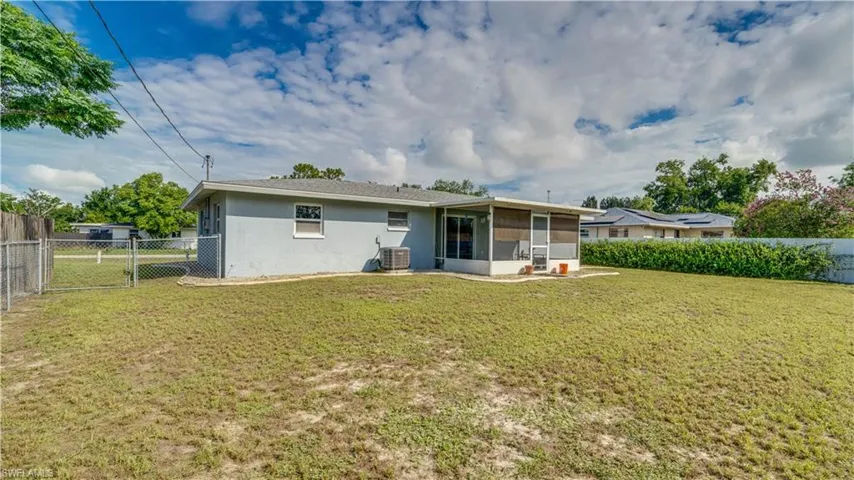 22 Colorado Rd, Lehigh Acres, Florida 33936