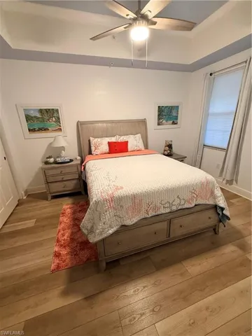 BEDROOOM QUEEN BED