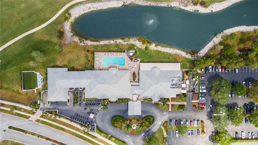 725  Saratoga  CIR, Naples, FL 34104
