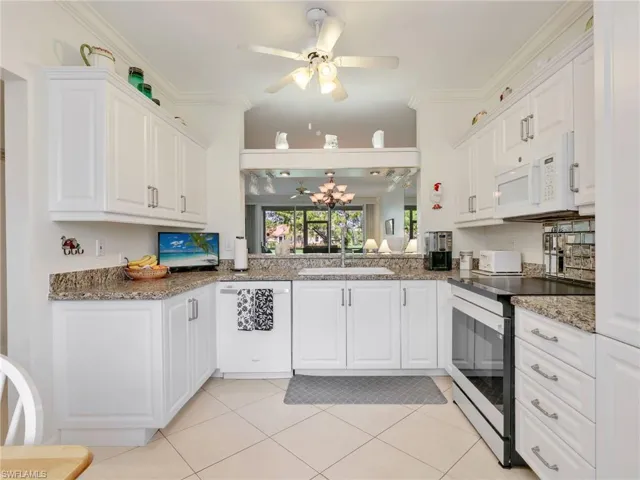 725  Saratoga  CIR, Naples, FL 34104