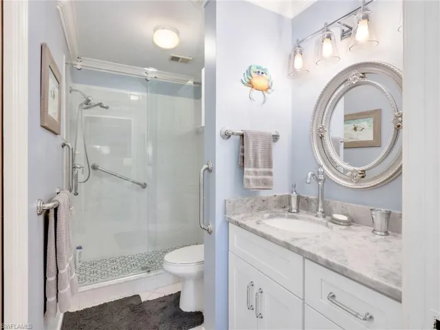 725  Saratoga  CIR, Naples, FL 34104