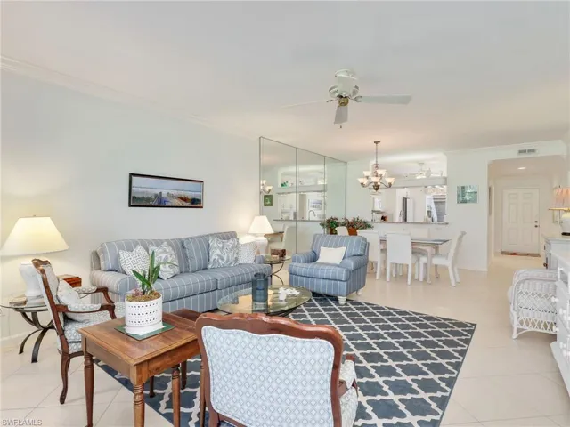 725  Saratoga  CIR, Naples, FL 34104