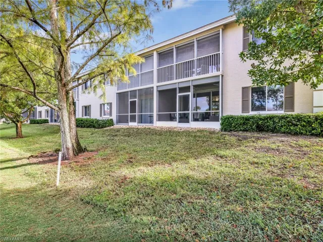 725  Saratoga  CIR, Naples, FL 34104