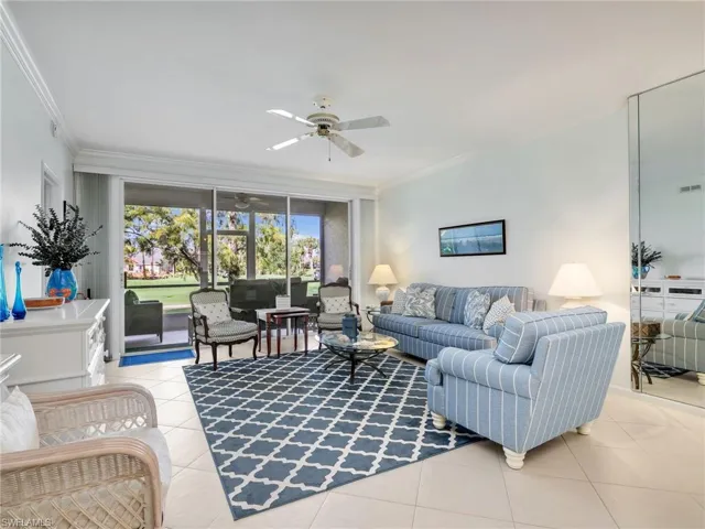 725  Saratoga  CIR, Naples, FL 34104