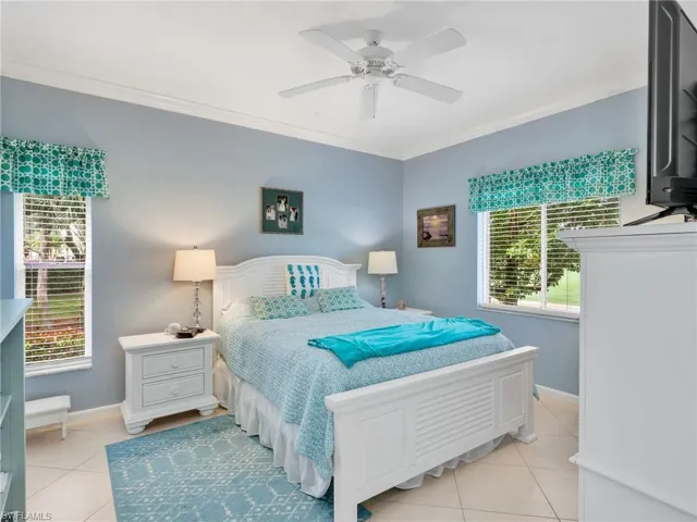 725  Saratoga  CIR, Naples, FL 34104