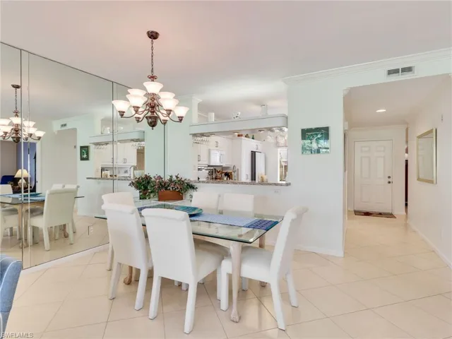 725  Saratoga  CIR, Naples, FL 34104