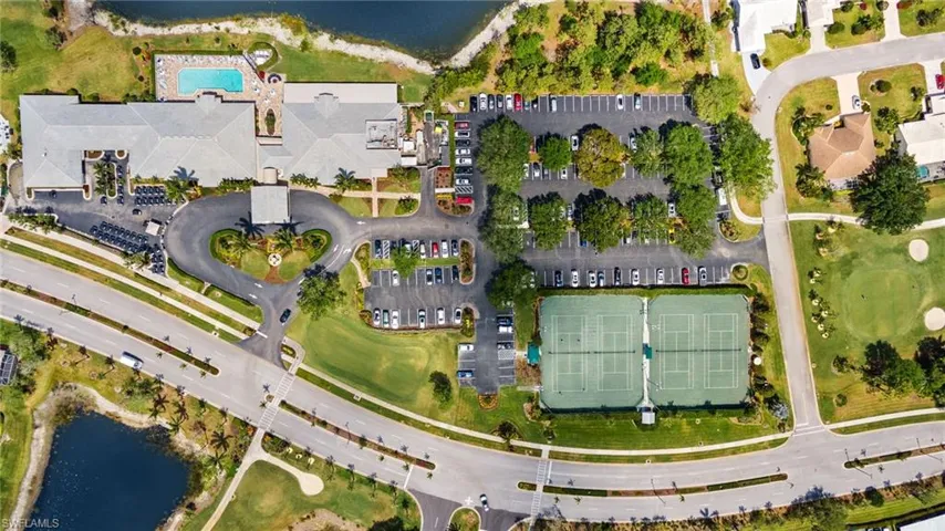 725  Saratoga  CIR, Naples, FL 34104