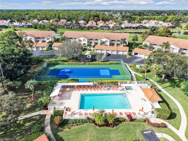 725  Saratoga  CIR, Naples, FL 34104