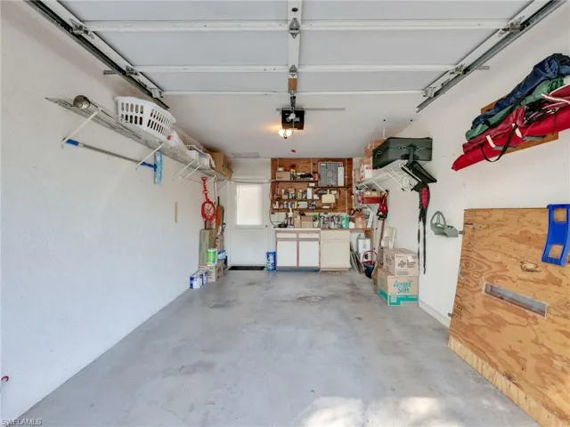 725  Saratoga  CIR, Naples, FL 34104