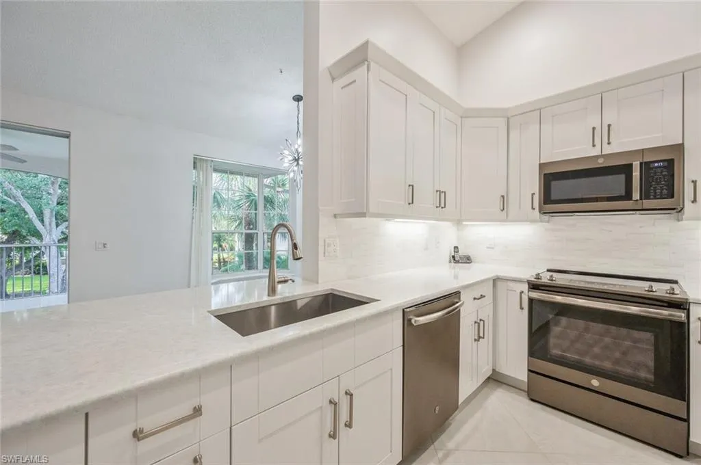 74 Silver Oaks CIR, Naples, FL 34119,225053865