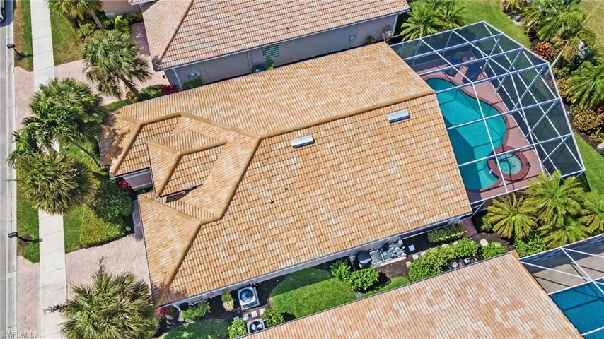 Birds eye view of property