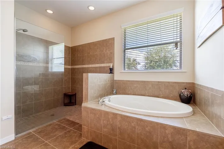 2466 Ashbury Cir, Cape Coral, Florida 33991