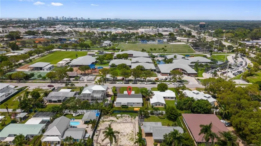 1268  14th N AVE, Naples, FL 34102