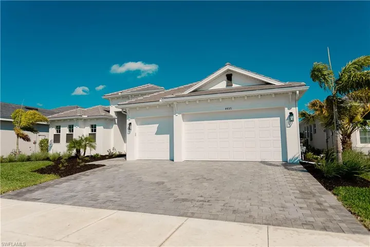 Lakeside custom home with extended driveway 18'' both sides for protection from hard water