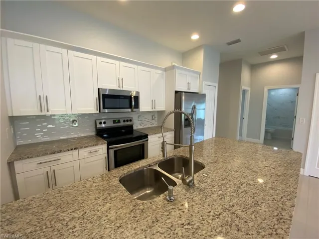 255 SW 4th  ST, Cape Coral, FL 33991