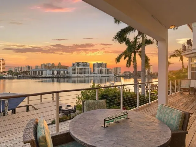 390 Oak Ave, Naples, Florida 34108