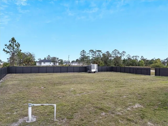 View of yard featuring a shed