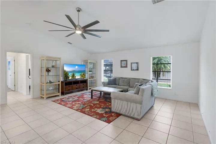 2526 Se 19th Pl, Cape Coral, Florida 33904